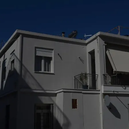 Paris House 2 * Патра