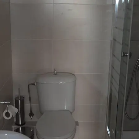 Paris House 2 아파트 파트라