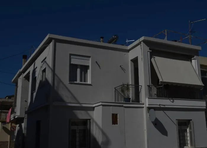 Paris House 2 * Патра