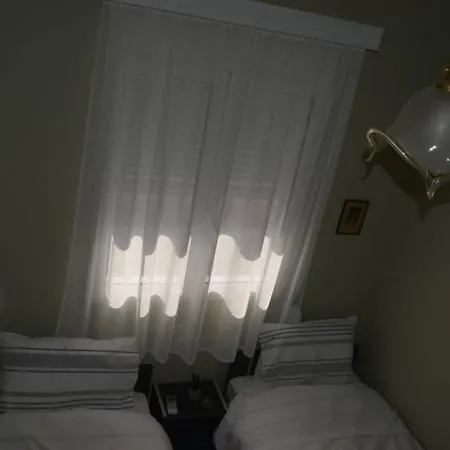Paris House 2 פאטרה