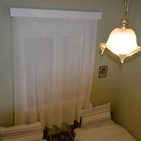 Paris House 2 פאטרה