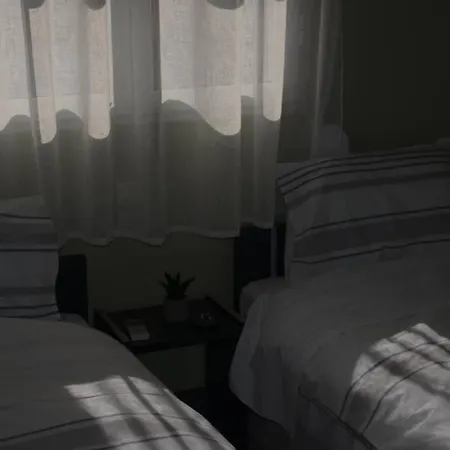 Paris House 2 *