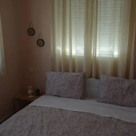 Paris House 2 פאטרה
