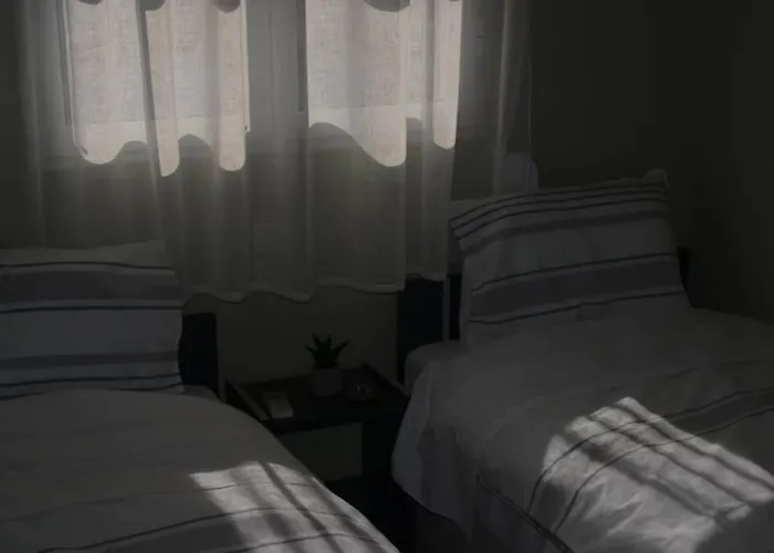 Paris House 2 *